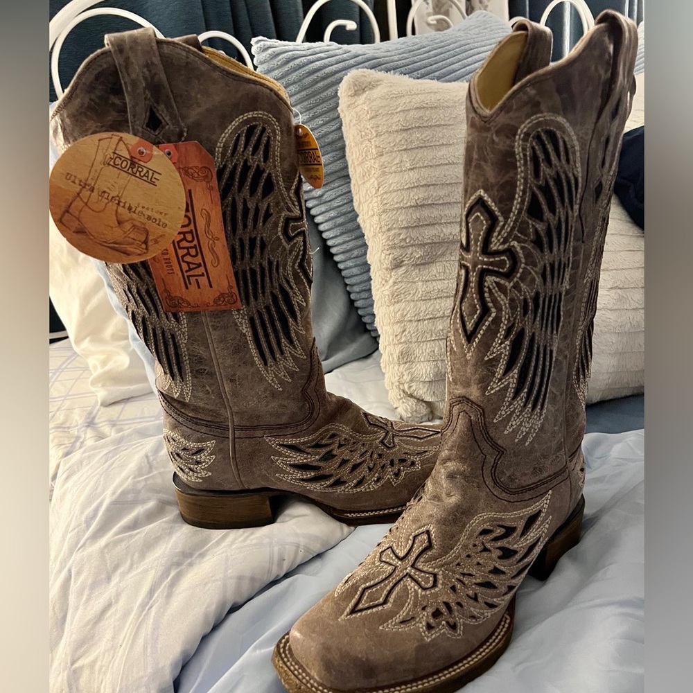 ~*Corral Leather Cowgirl Boots*~